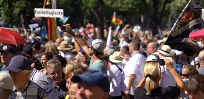 De demonstratie gaat DOOR. Morgen wordt Berlijn BESTORMD