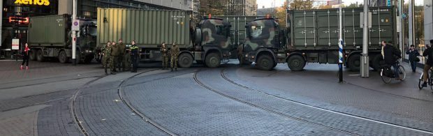 Den Haag dichtgezet met grote legervoertuigen: ‘Het blijft een bizar gezicht’ / Woede van boeren in Den Haag is zeer terecht! ‘Grond wordt van ons afgepakt’